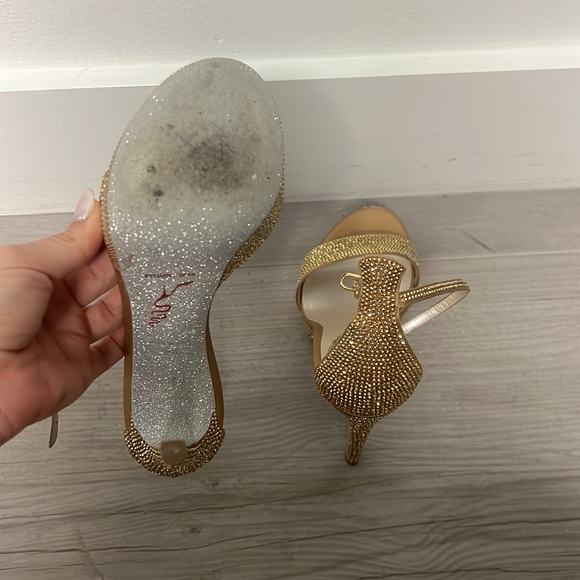 Rene Caovilla
Crystal Ankle-Strap Platform Sandals - Picture 4 of 5